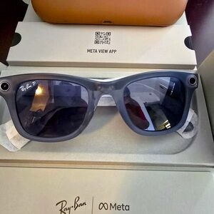RAY-BAN META WAYFARER SUNGLASSES